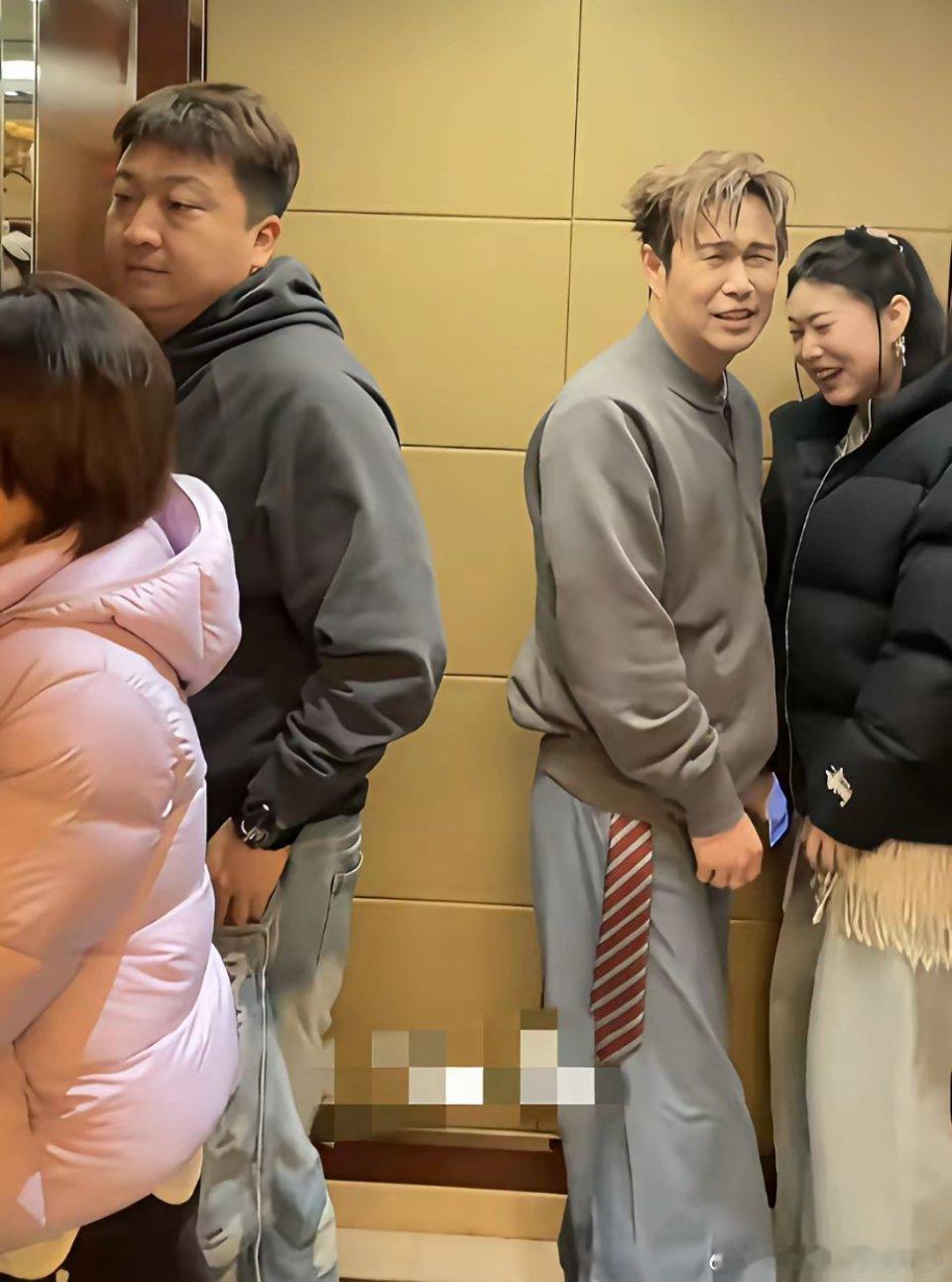 沈佳润是不是谎报身高了？她说自己1米74，但和1米74的小沈阳同框矮了半截!近日