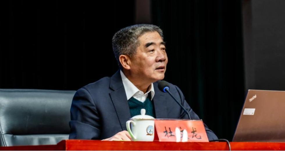 针对伊朗当前战术，军事评论员杜文龙给出关键提醒：伊朗导弹亟需调整打法，像撒胡椒面