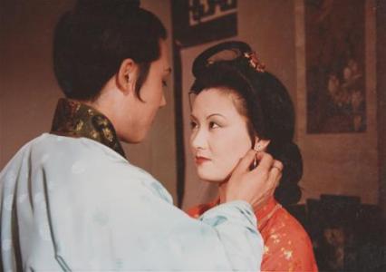焦大醉骂，骂了一句“爬灰的爬灰，养小叔子的养小叔子”成为了红楼梦中难解的公案，爬