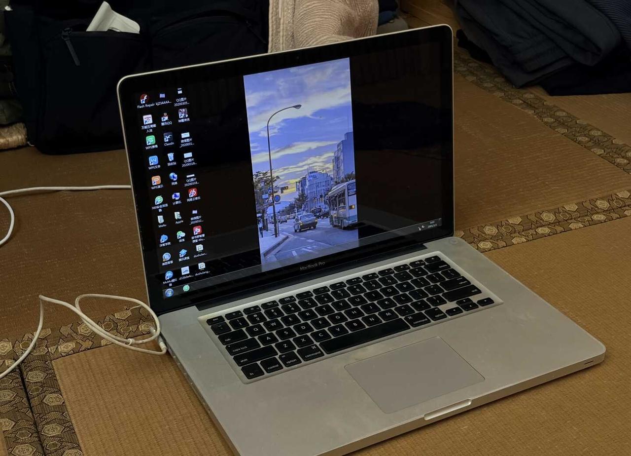 这台关机了7年的Mac真难杀啊从小学开始家里就买了这台电脑，当时的价格1w3。