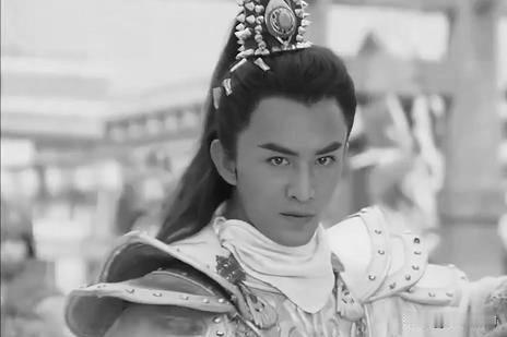 武三思是武则天的侄子，野心极大还特别会钻营。武则天退位后他没倒台，反倒靠着和韦氏