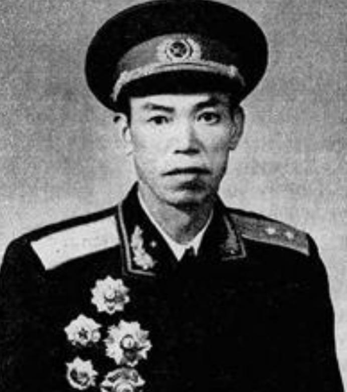 1949年，美国领事馆人员无故殴打并且解雇中国雇员，毛主席得知此事后勃然大怒，他