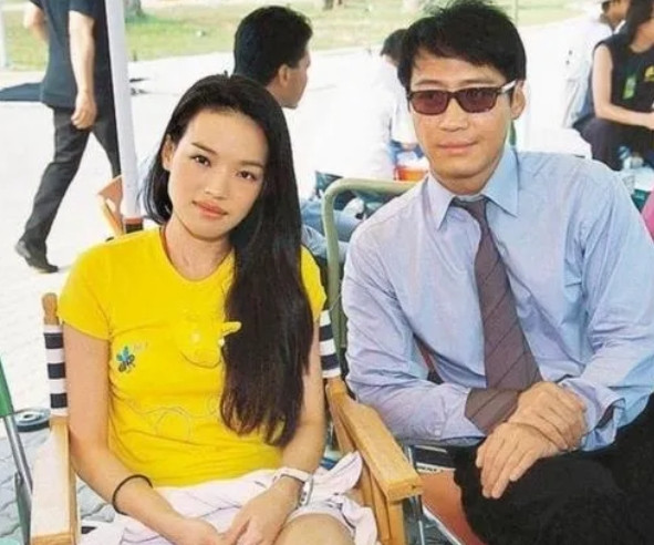 2004年，舒淇打算和黎明结婚，可黎明父亲不接受舒淇的过去，于是舒淇含泪和黎明分