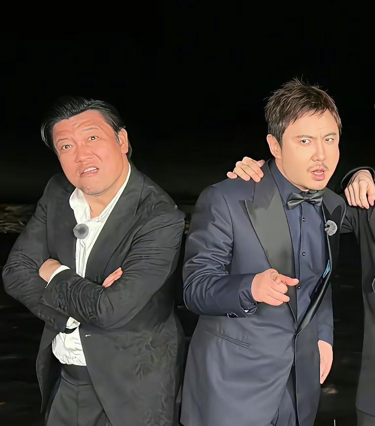 在《现在就出发》里，沈腾是不靠谱的大哥，贾冰就是装傻充愣、憨厚老实的二哥，他可以