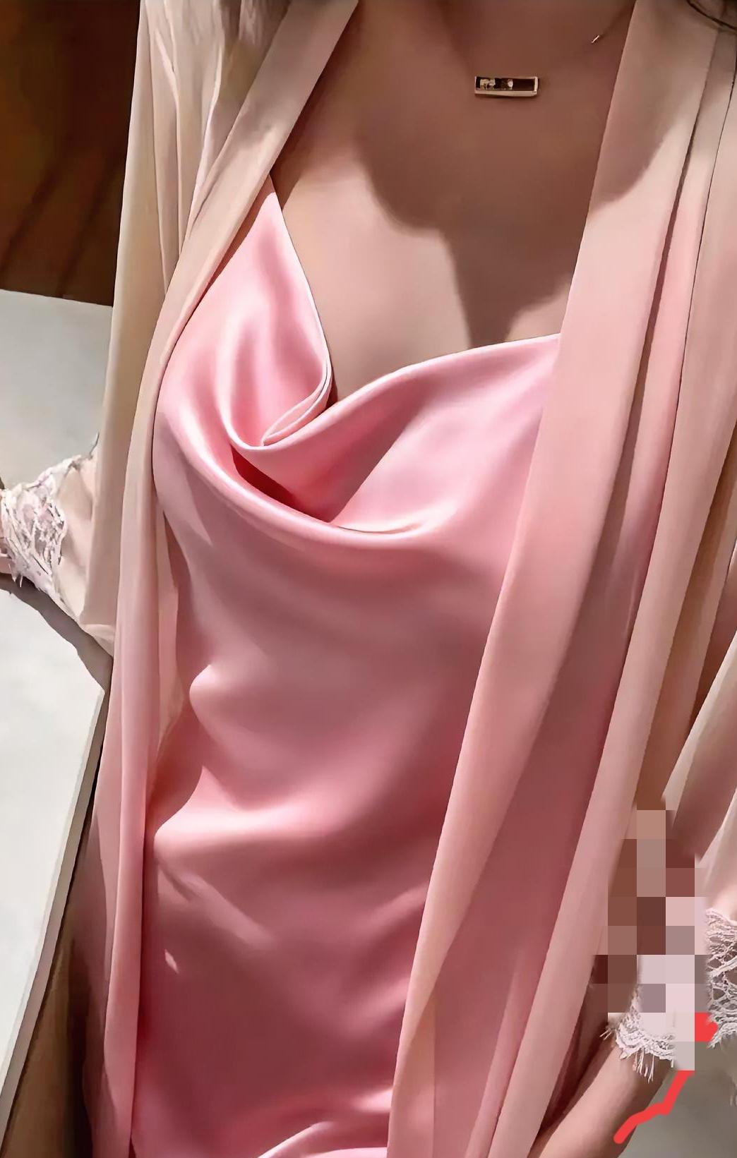 妥妥的活见鬼28岁的一个女的，离婚了，女儿前夫养着，自己存款20万，居然要跟一