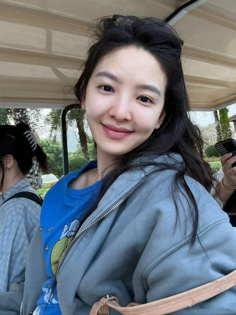#章若楠说大家卸了妆都一样#女神，什么叫卸了妆大家都长的一样啊？​