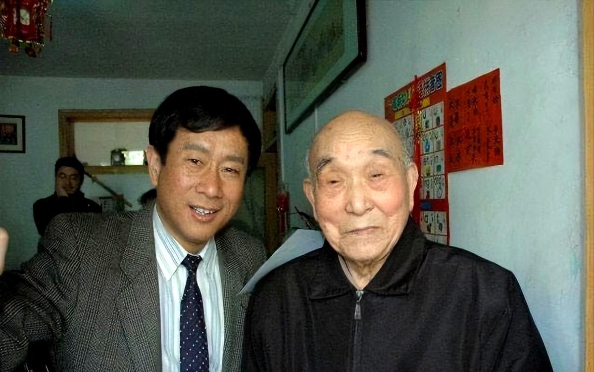 战乱时期，山东老太冒险救助落难晕倒的日本兵，为何第一时间就让儿媳脱掉他的衣服？看