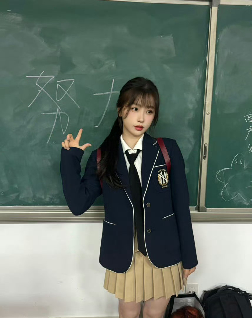 小小欣新图➕1好萌🥺虞书欣晒小小欣