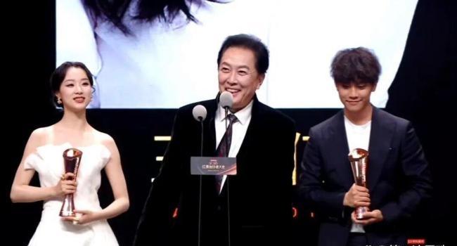 短剧也有“奥斯卡”了！2025红果短剧盛典太热闹，唐国强、朱时茂两位老戏骨亲自助