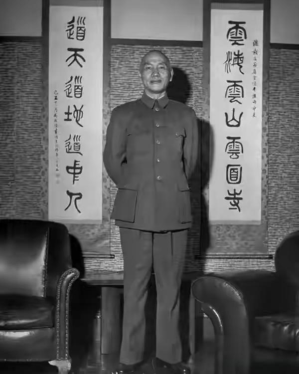 朝鲜战争中，蒋介石三次申请出兵参战，为何却次次被美国拒绝？他前后三次主动申请带兵