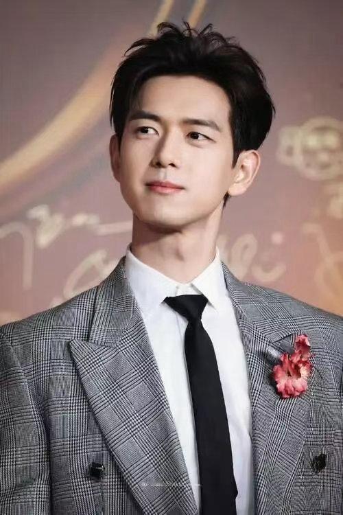 李现终于原谅现偶了有人说现偶不需要演技，帅就行了。但李现证明了，帅和帅之间是有