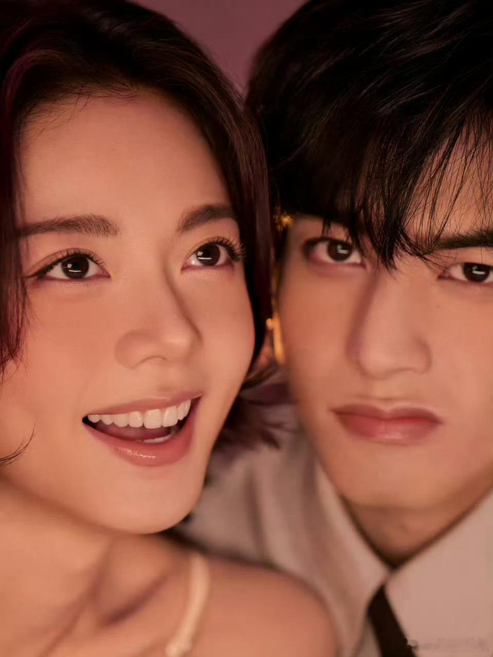 宋威龙赵今麦贴脸比心龙麦又上大分了，贴脸比心不说，还偷看麦麦👇！宋威龙、赵今麦