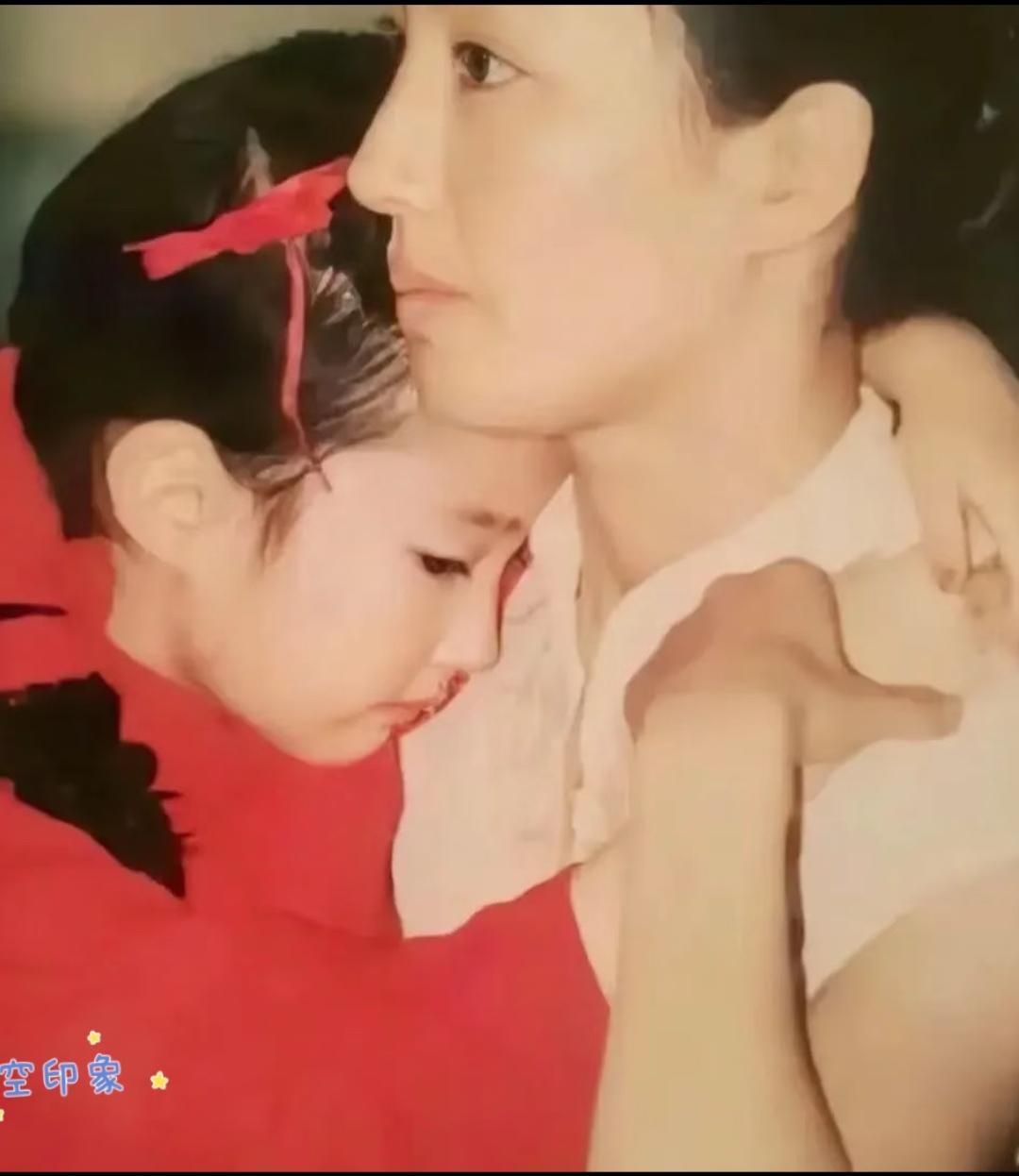 刘亦菲的来路清晰可见 微博公开可查。一个从小美到大的女孩子
