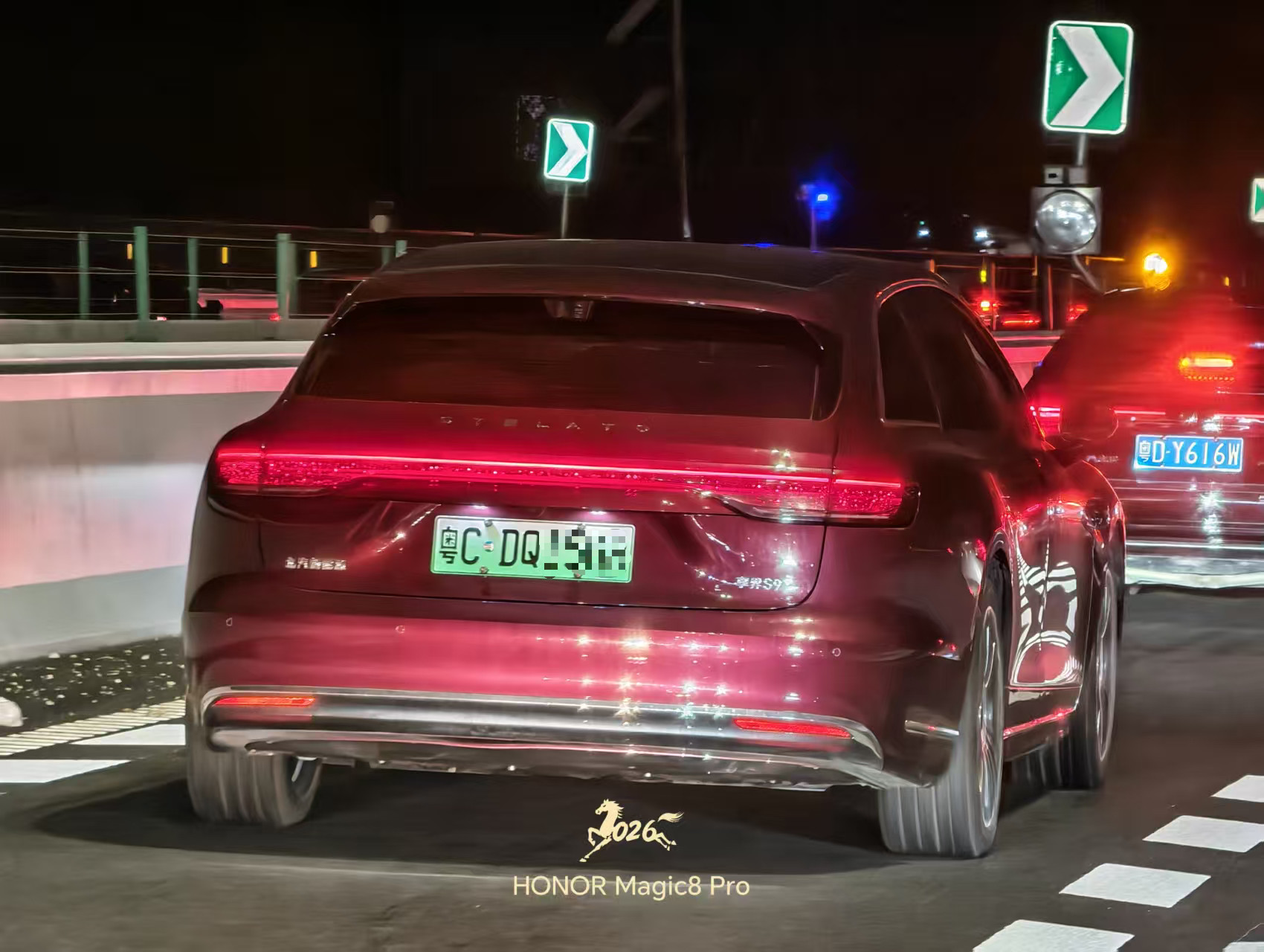 过年回深路上遍地都是鸿蒙智行，问界就不说了，享界S9T和尊界S800相对还是罕见