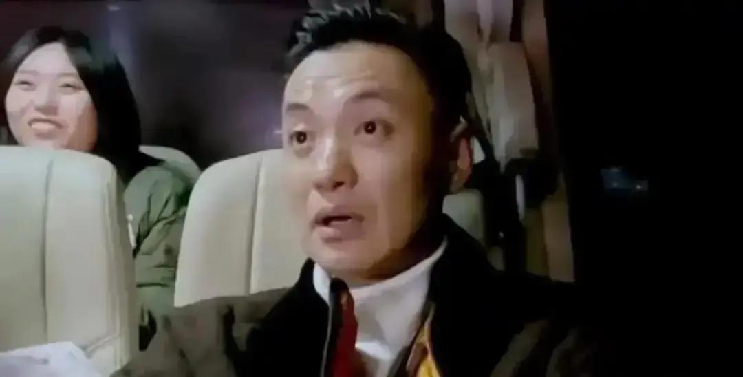 徐志胜在节目里讲自己去丽江玩，撞见周一围朱丹，兴冲冲冲上去打招呼，结果人家眼皮都