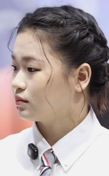 全红婵逃不过基因！奥运冠军全红婵，最近很多人讨论她的身材变化。说小姑娘发育了