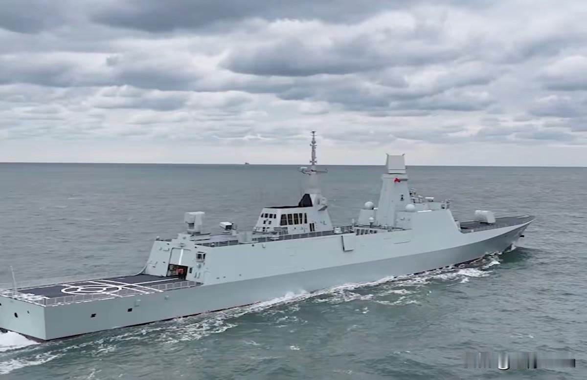 中国加速建造054B而非055的原因054B是我国新一代护卫舰，隐身、火力及