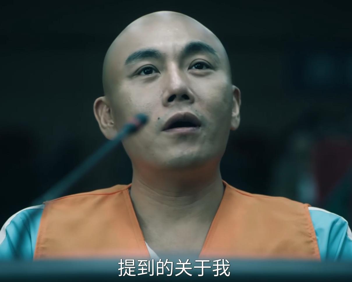 卢少骅（秦昊饰）逃亡时竟在制毒工厂留下“到此一游”字样，狂妄挑衅警方凌晨4点，