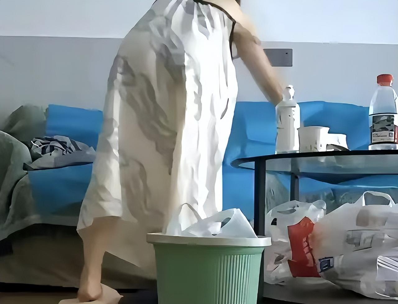 色字头上一把刀。又有两个人，栽在了这把刀上。根据报道，湖南一医院副院长出轨事