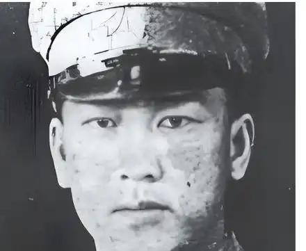 他是张治中的女婿、国军军长，49年不起义不对抗，而是远走香港。1949年，在国军