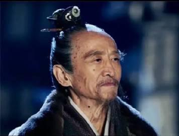 建安三年，董卓被杀。王允掌权，命令对董卓余部斩草除根。李傕、郭汜是董卓旧部，想逃