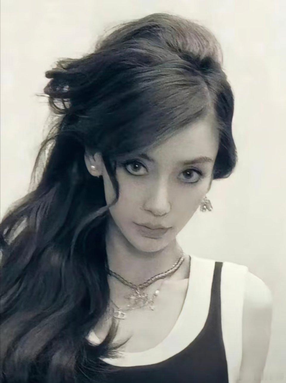 angelababy|杨颖黑白光影下的Angelababy每人都来2🧱＋1