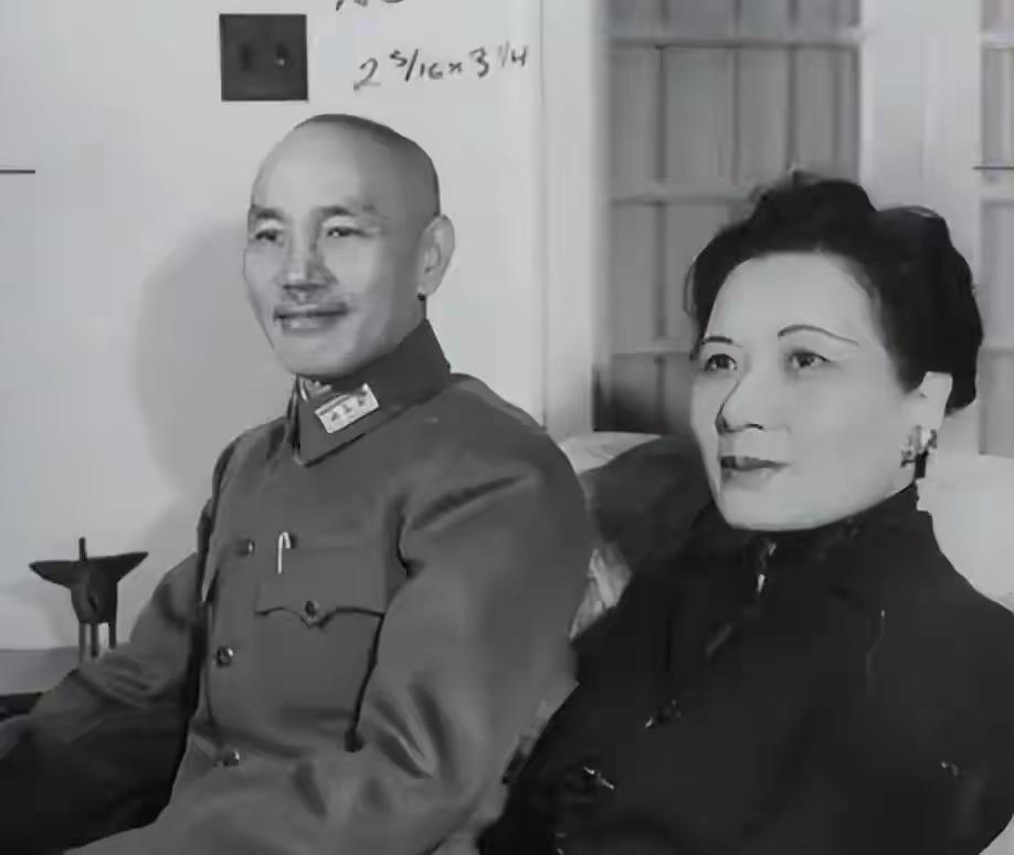 陈赓在押解南京途中脱身，戴笠请示派特务抓捕，老蒋怒：你想害我这事要是搁在评书