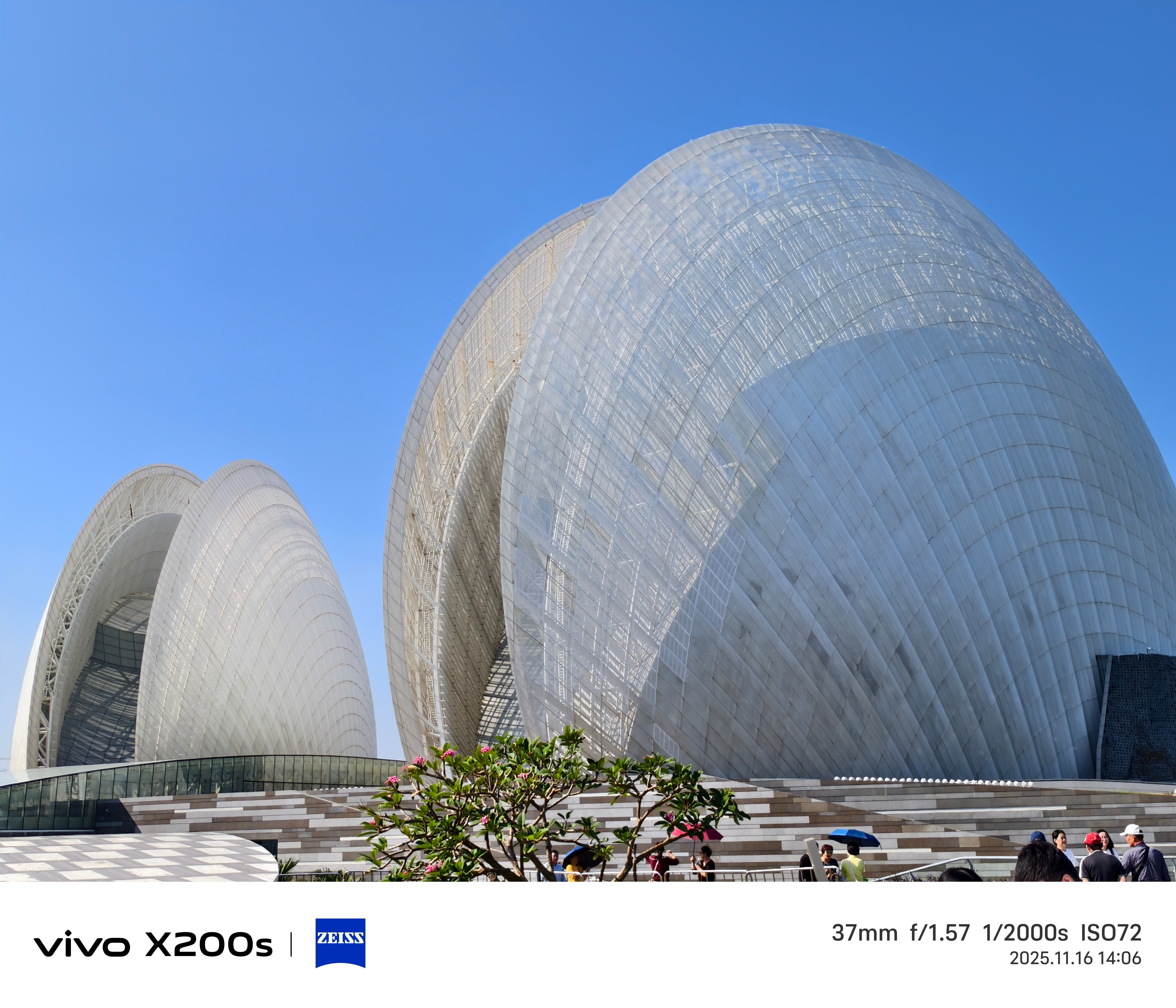 这通透度和色彩表现力，X200s影像实力还是太强了。