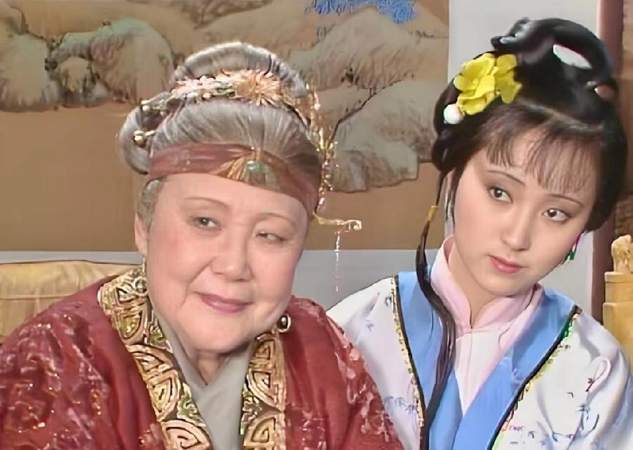 都说林黛玉嘴不饶人，那股“促狭嘴”的伶俐劲儿，可不是凭空来的——翻遍《红楼梦》才