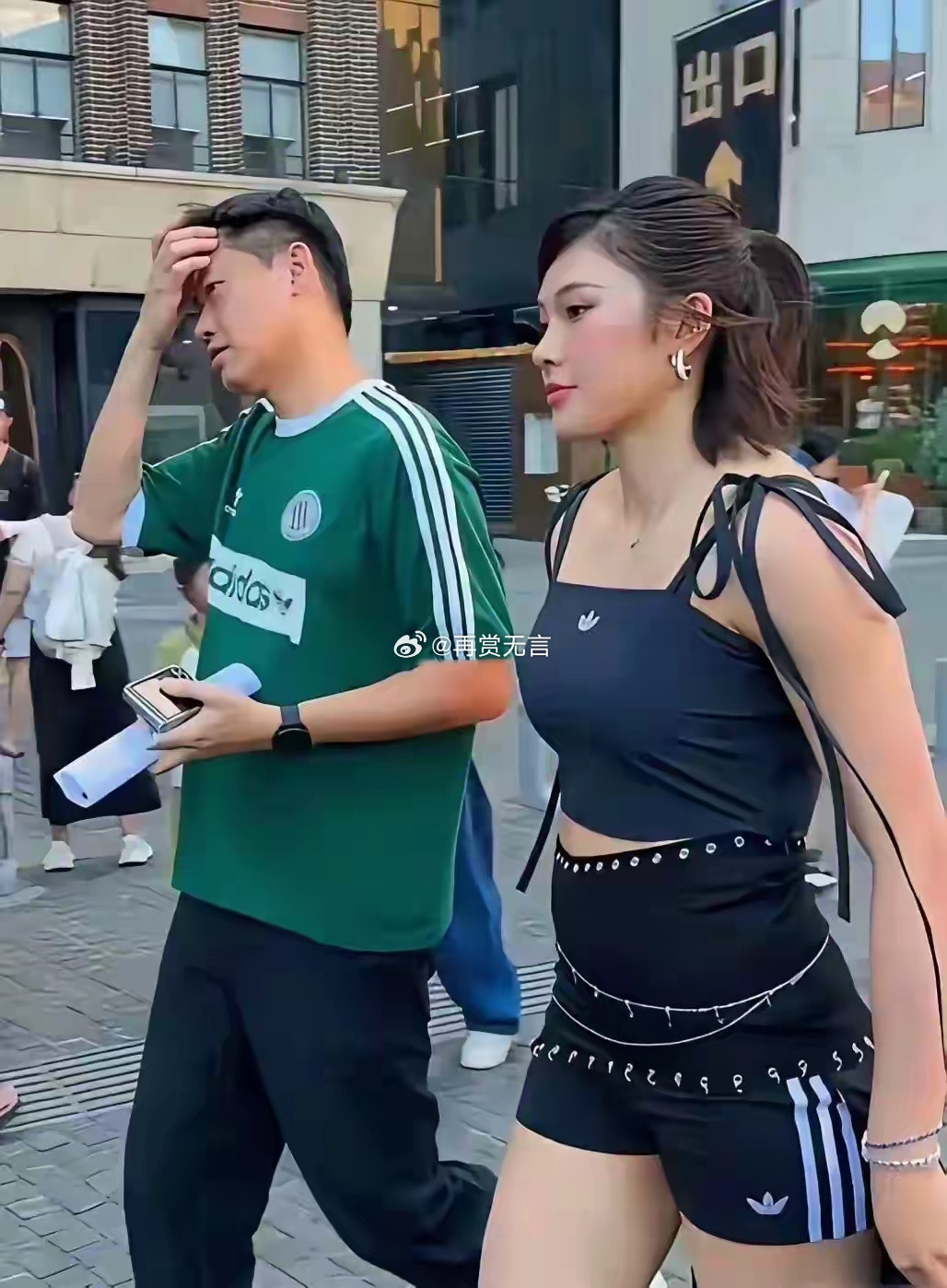 吴艳妮好有料啊，身材也是婀娜多姿的