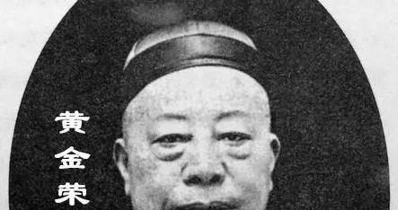 1923年的上海滩，共舞台的锣鼓声还没落下，法租界华人督察长黄金荣就因为一个戏子