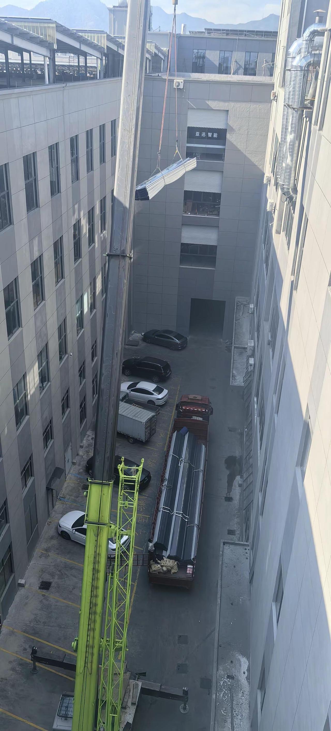 高层钢结构施工楼顶钢构工程