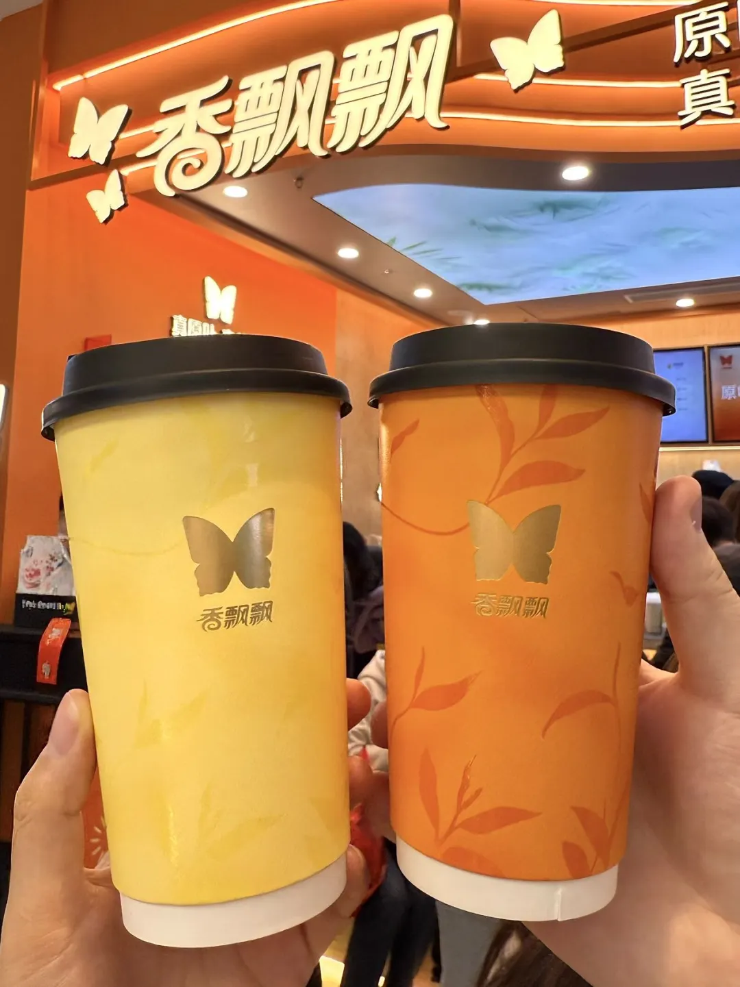 香飘飘开线下店了！原叶鲜泡的茶也太好喝了