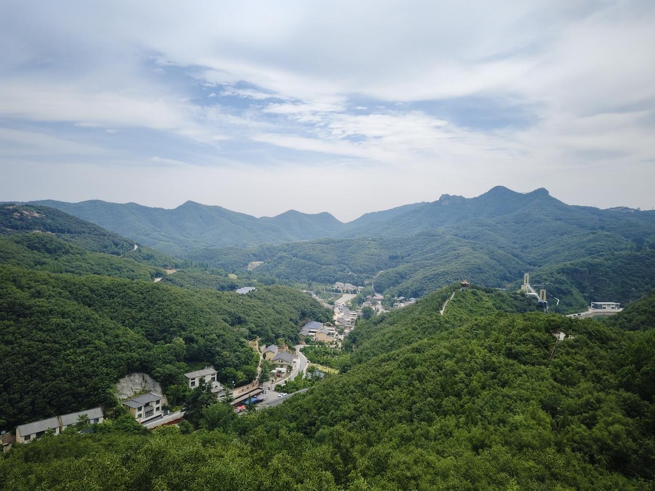 风景打折的观景台。观景台一般都是景区最值得停留和观景的地方。伏羲山的这个观景台