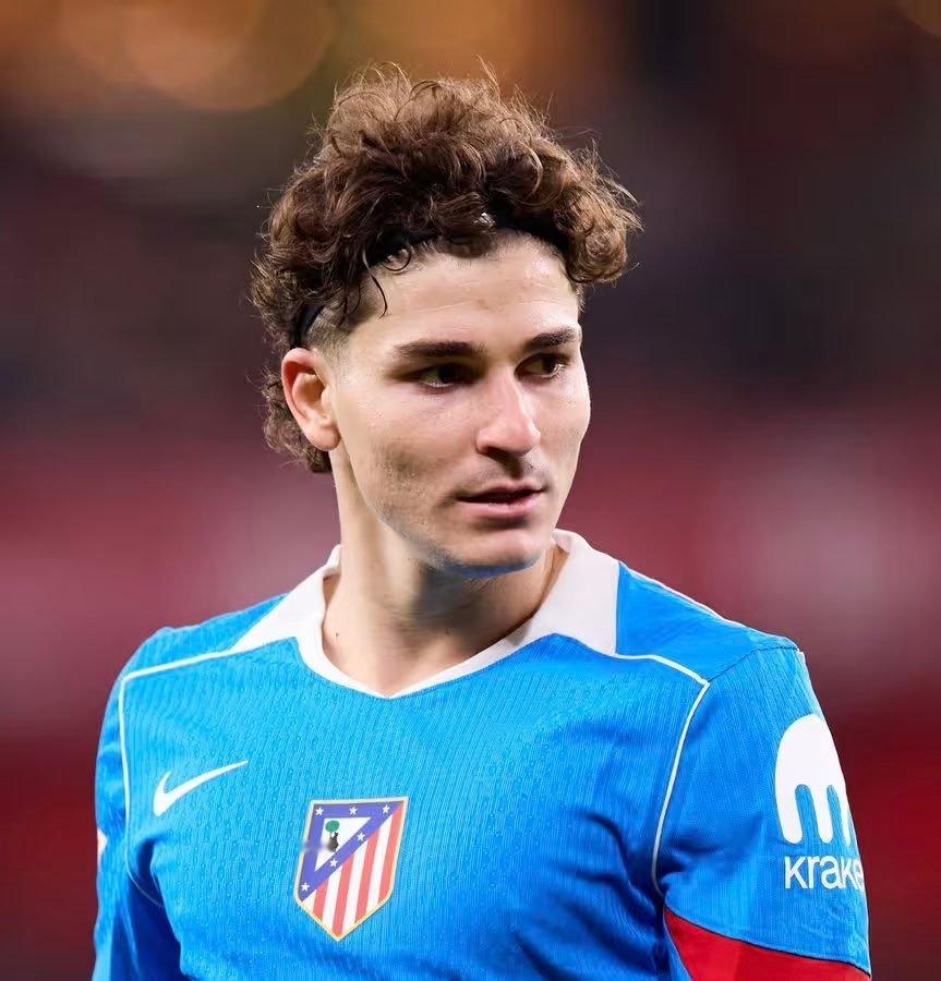 记者SamDean消息，阿森纳去年曾评估过引进胡利安·阿尔瓦雷斯的可能性，并且