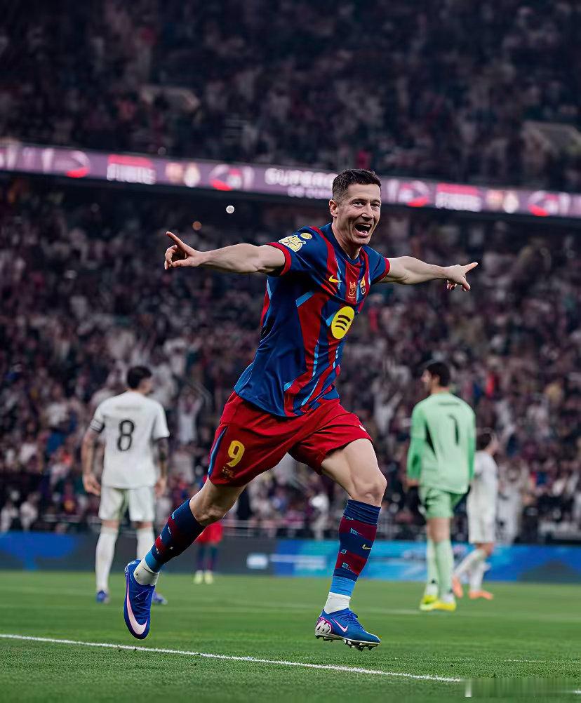 巴萨主席拉波尔塔又有新动作！莱万拒绝签“羞辱”续约，巴萨如意算盘要落空？罗马诺证