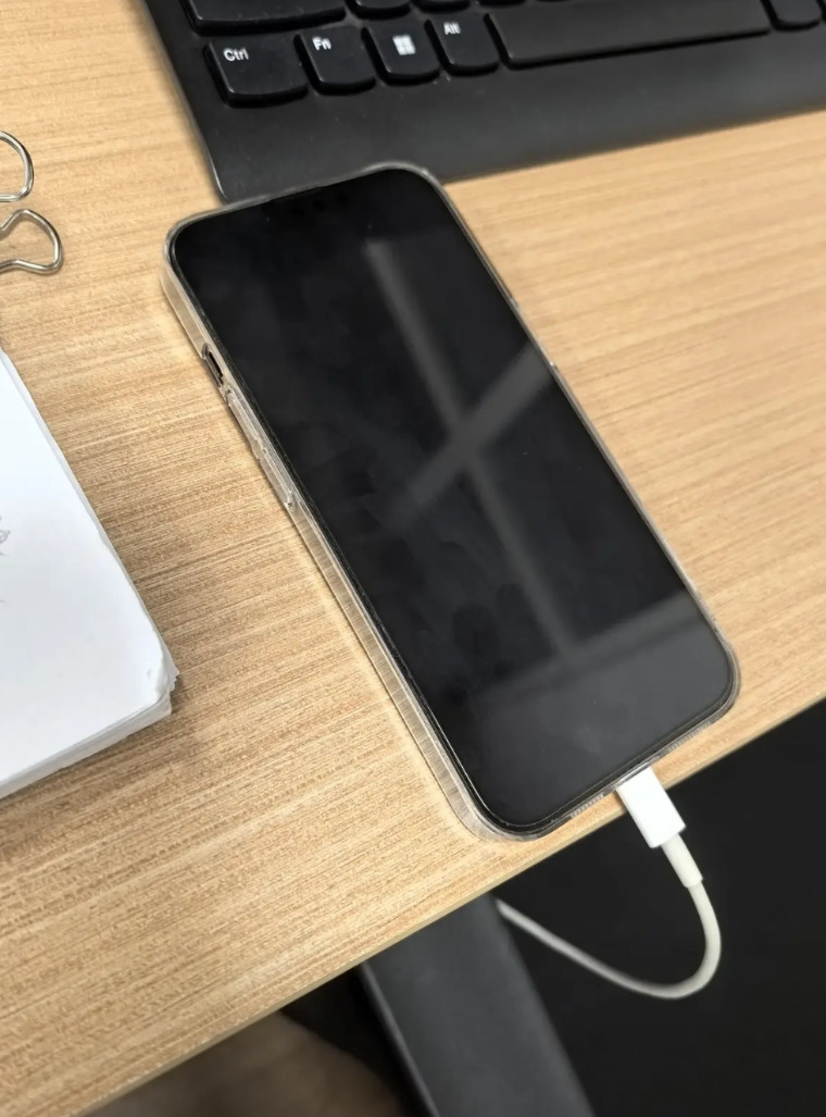 同事iphone13pro有几年了，说电池健康度只有70%了，一天到晚的就见他