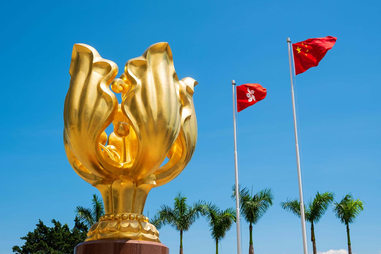 香港突然“变道”！首次推出五年规划，背后藏着大变化！百年自由市场的香港，