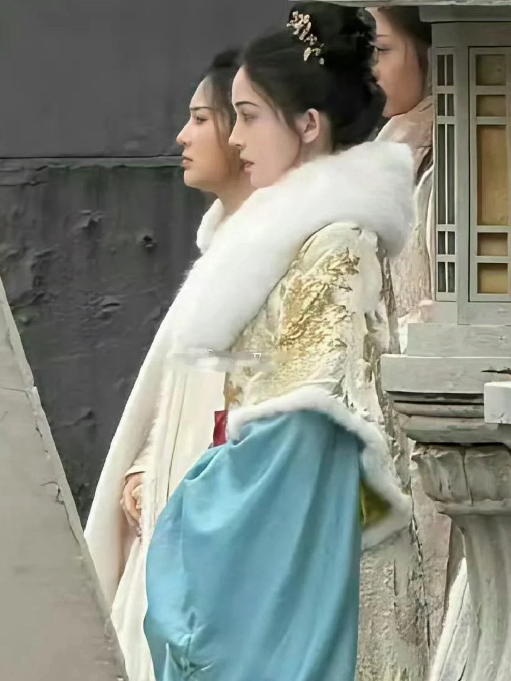 被娜扎的面部平整度吓到了….好优越的一张脸啊，整都不敢整成这样，她却直接长成这样