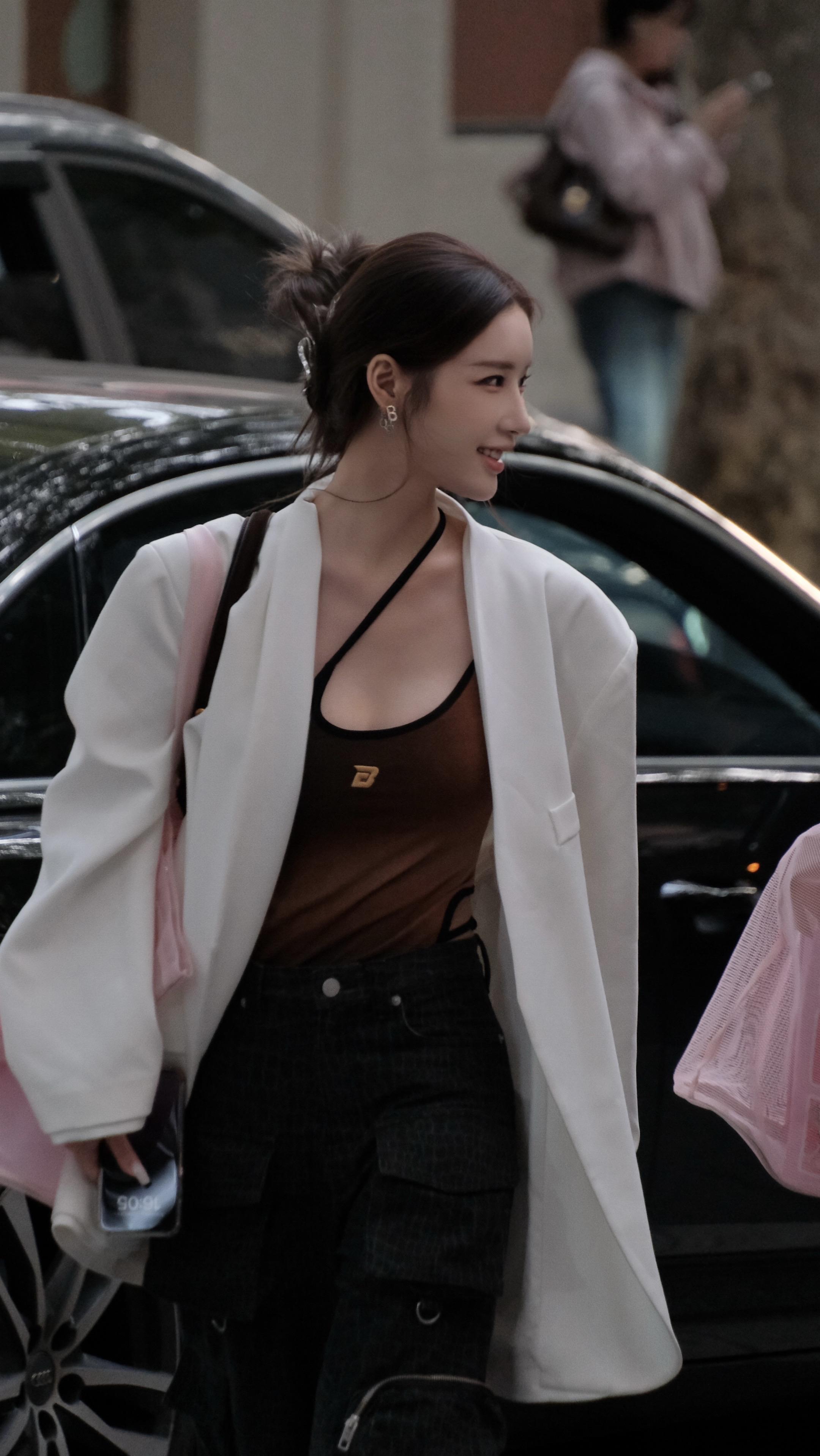 上海街拍。在街上我看到了快乐的她们！