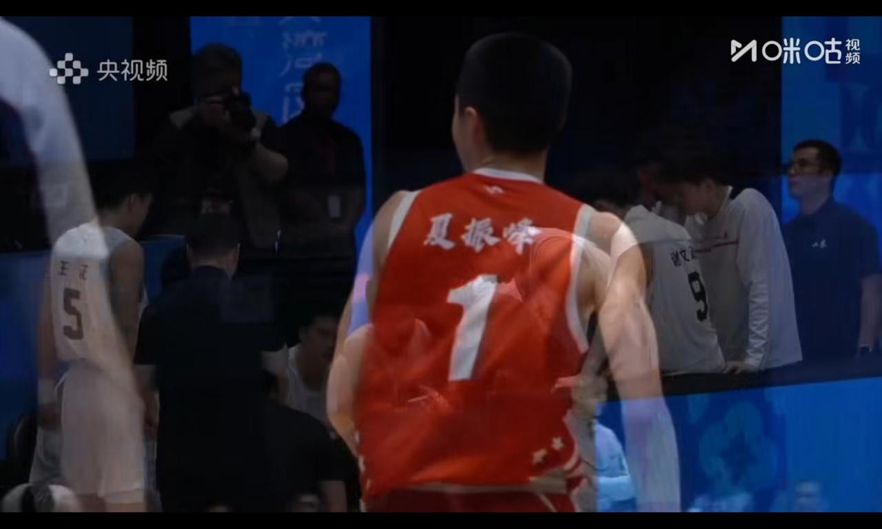 夏振峰恢复投手本色，张博源乱枪打鸟，主动应对很有意义夏振峰第一节就拿11分