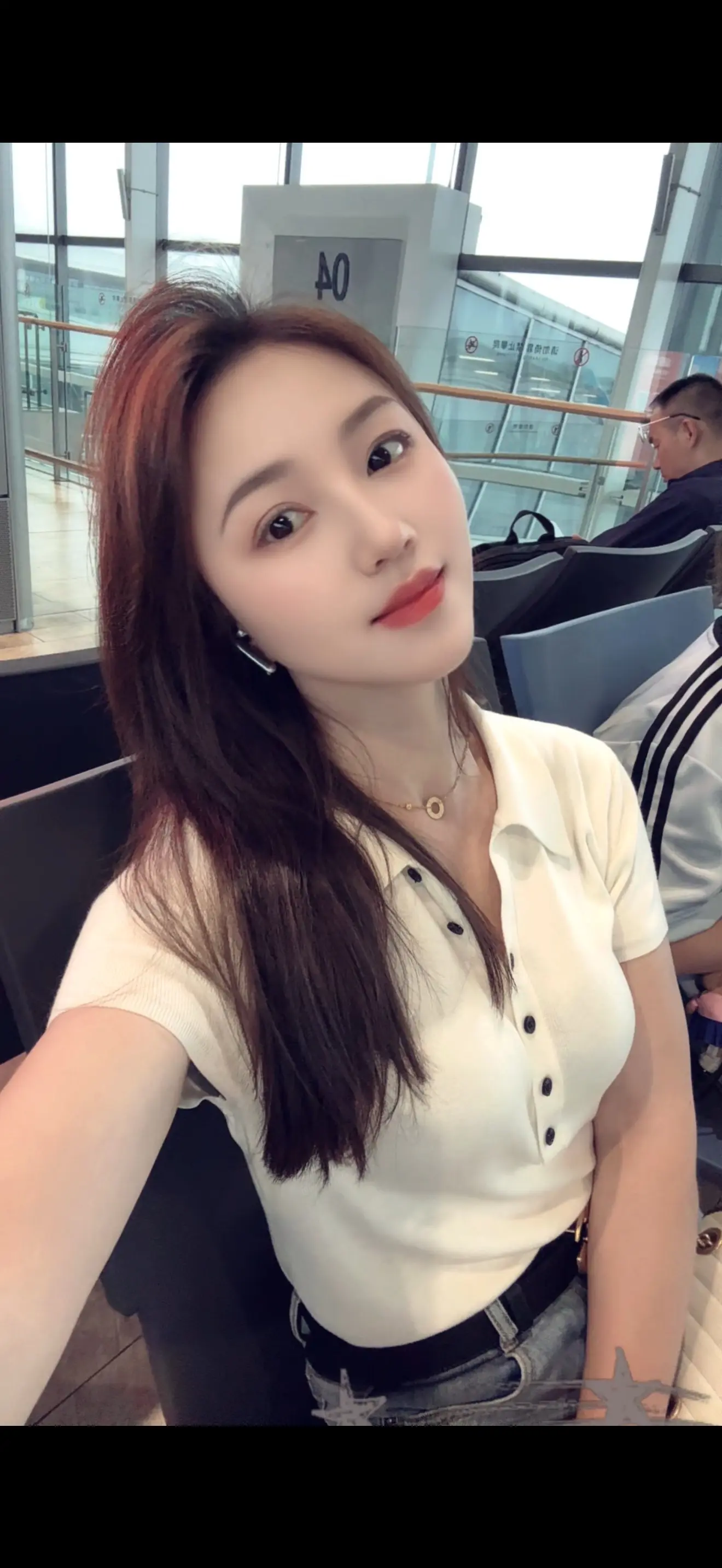 最好看的一批女的不是90后，也不是00后。00后好是好，就是太小了，嫩...