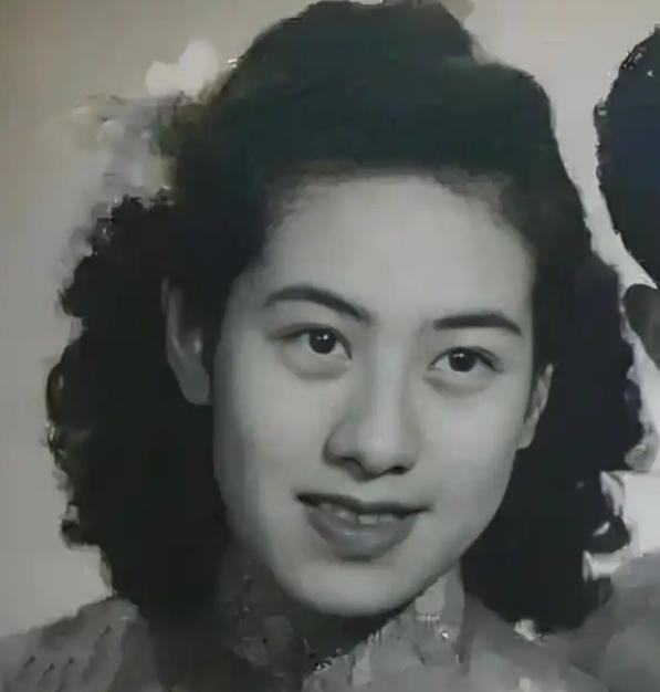 1954年，56岁的张首芳在北京病逝。没有丈夫，没有子女，几个月后，远在台湾被软