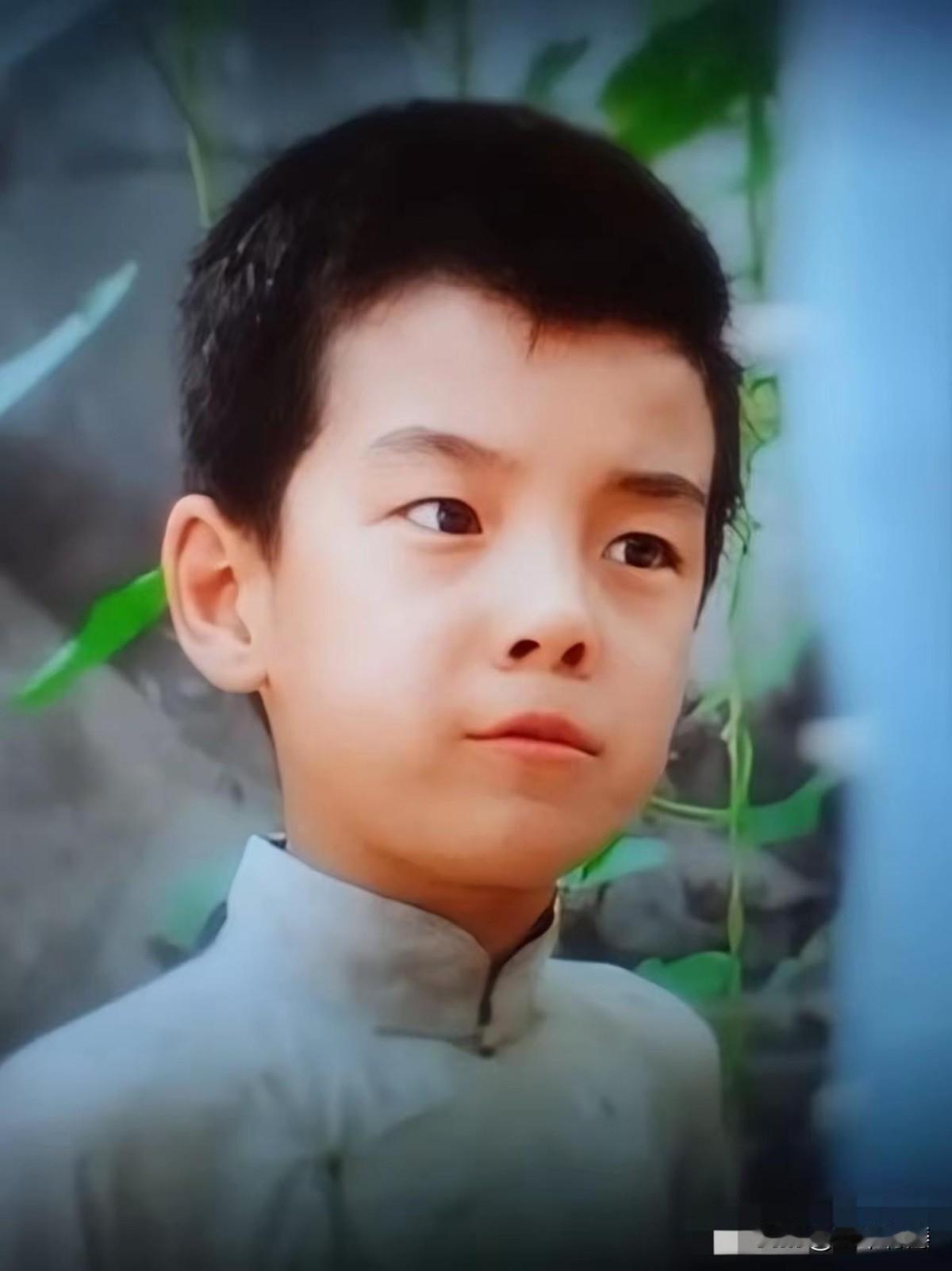 靠着“许大茂”一角火遍全网，谁能想到这位演员底牌堪称王炸，父亲官至央视总编辑。以