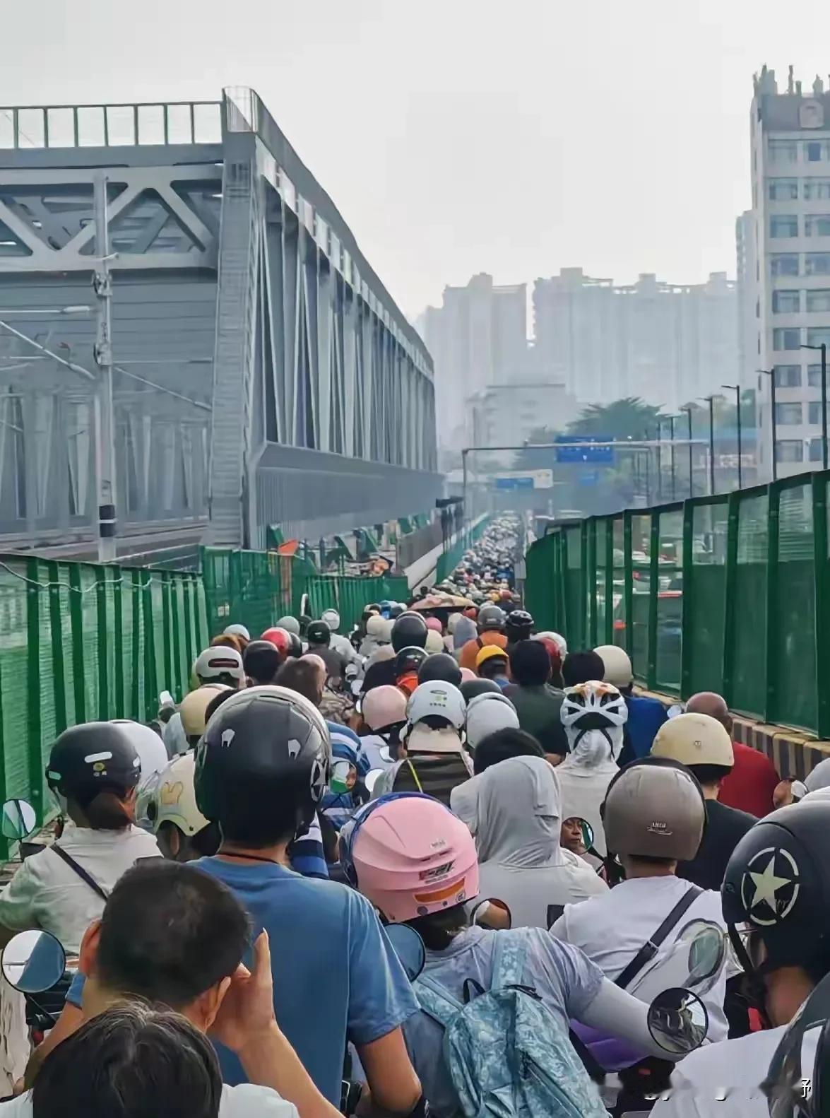 当电鸡成为广州出行的重要交通工具之后，广州现在又面临提供给电鸡行驶的通道不足的困