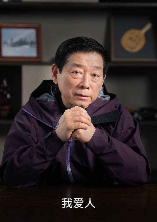 “保定车神”魏建军，这回不聊技术不聊销量，而是悄悄干了件特温柔的事——亲自下单订