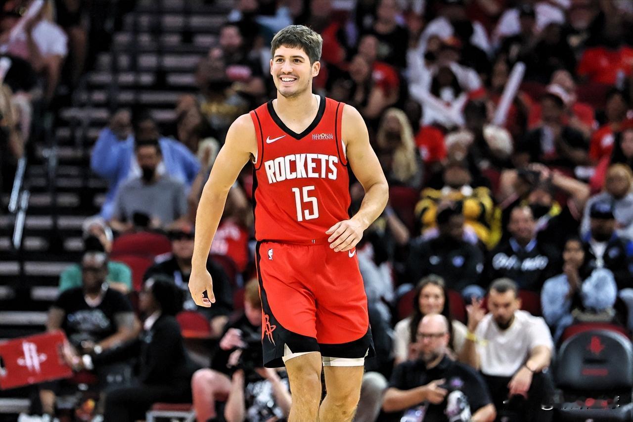 火箭神射手谢泼德赛后说出了心里话，坦言自己越打越自信，不在乎是否首发！今天火