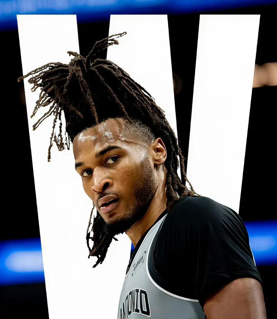 马刺球星卡斯尔的发型有些潮，像拖把一样。感觉他性格一定很张扬，发型能表现出来