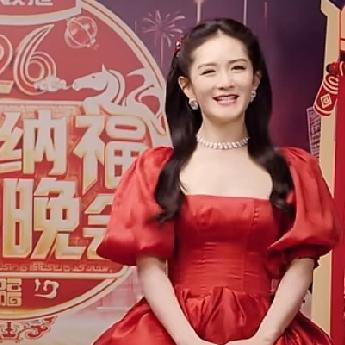 本来是李雨桐和薛之谦之间的大战，结果谢娜坐不住，加入战局，和李雨桐一起锤薛之