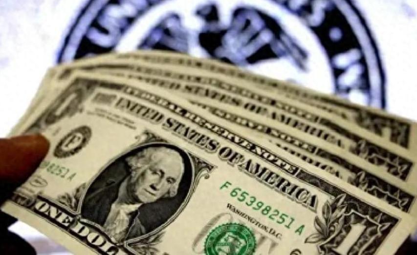 美国咬定一条逻辑：只要坚持不降息，中国必将因资本外流、债务承压而率先“爆雷”。中